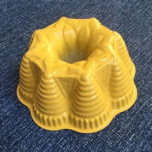 Vintage Yellow Bundt Pan Fiesta Party Pan